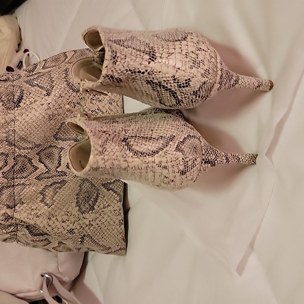 Express Booties - Picture 5 of 6